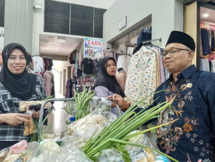 Murkam Ajak Masyaraka Ramaikan Pasar Pon yang Sepi Pembeli
